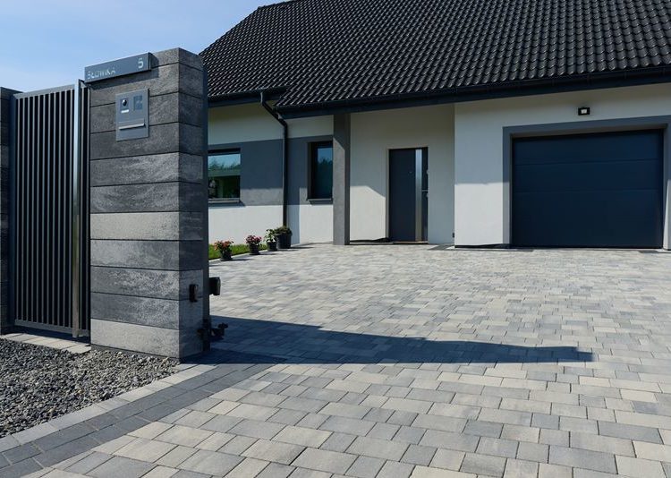Podjazd z kostki BRUK Czyżowice — Bruk Prosty, kolor Gothic